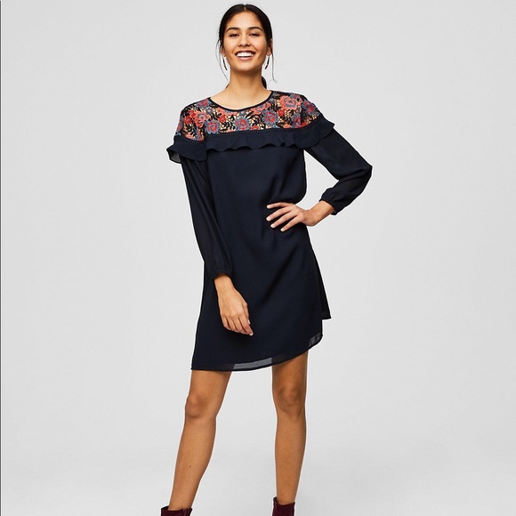 LOFT Dresses & Skirts - LOFT Floral Lace Yoke Shift Dress